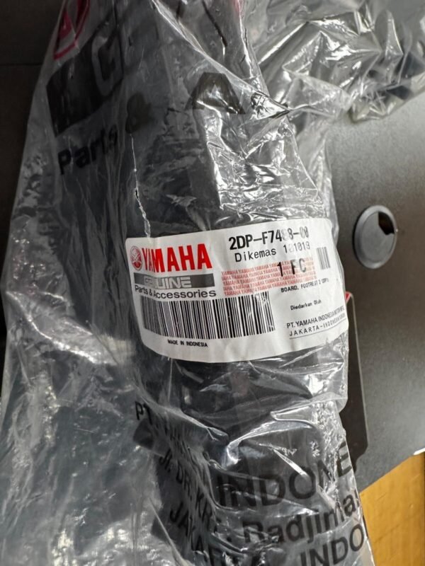 YAMAHA NMAX 125 2015-2020 (early models) BOARD,RIGHT SIDE FOOTREST 2DPF74880000 - Image 5