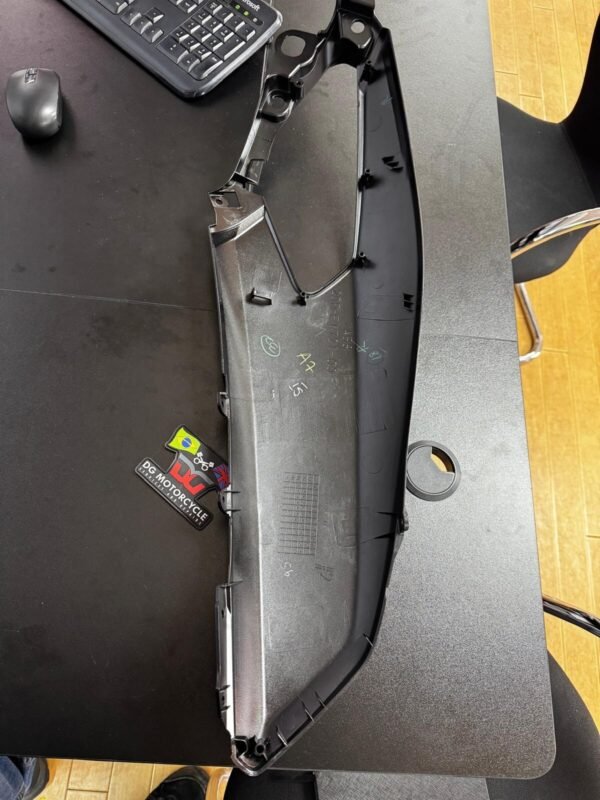 YAMAHA NMAX 2015-2020 - COVER SIDE 2 - 2DPF172100P0 RIGHT SIDE BLACK 2DPF172100 - Image 4