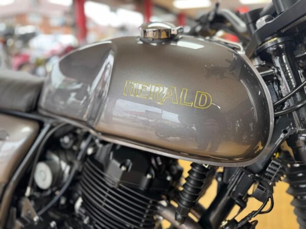 Herald Motor Co Classic 400 - Image 15