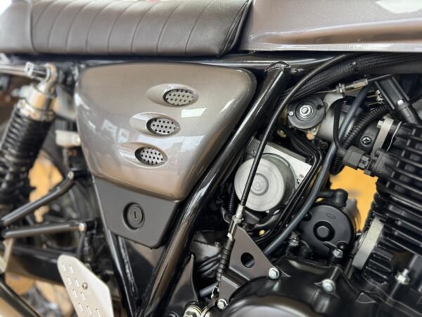 Herald Motor Co Classic 400 - Image 17