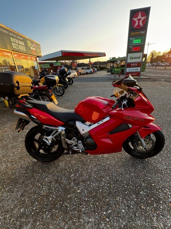 Honda VFR800 - Image 26