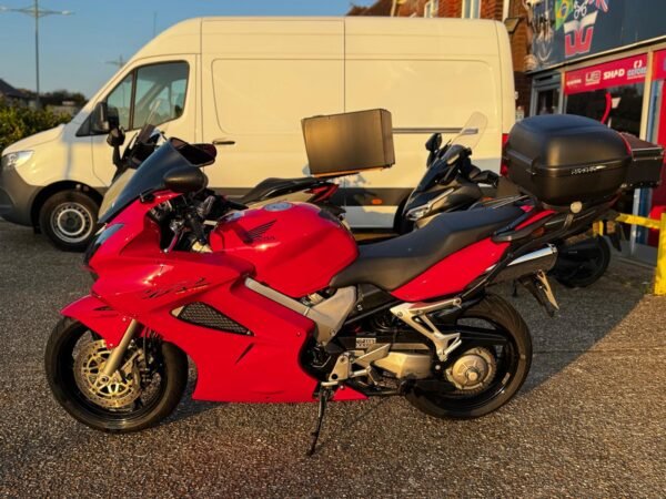 Honda VFR800 - Image 27