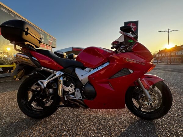 Honda VFR800 - Image 8