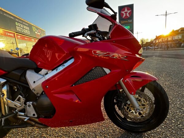Honda VFR800 - Image 9