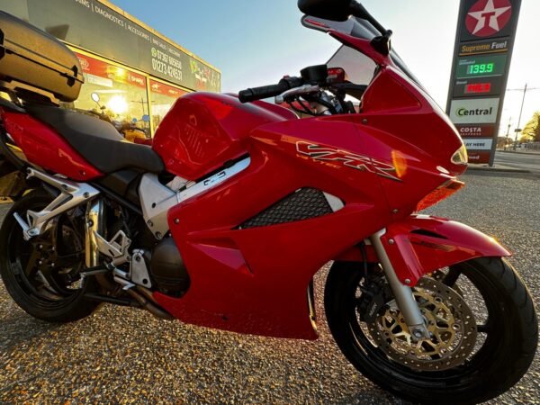 Honda VFR800 - Image 10