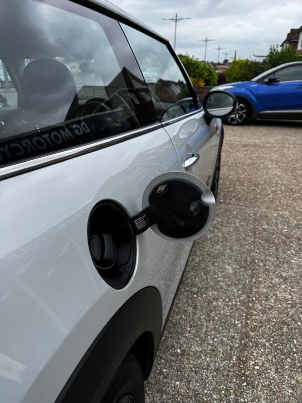 MINI COOPER HATCH 2014 1.5 PETROL - Image 37