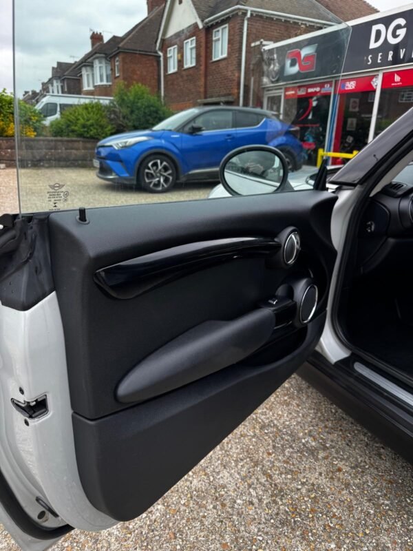 MINI COOPER HATCH 2014 1.5 PETROL - Image 24