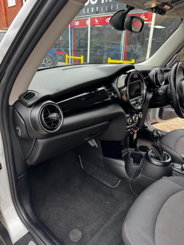 MINI COOPER HATCH 2014 1.5 PETROL - Image 23