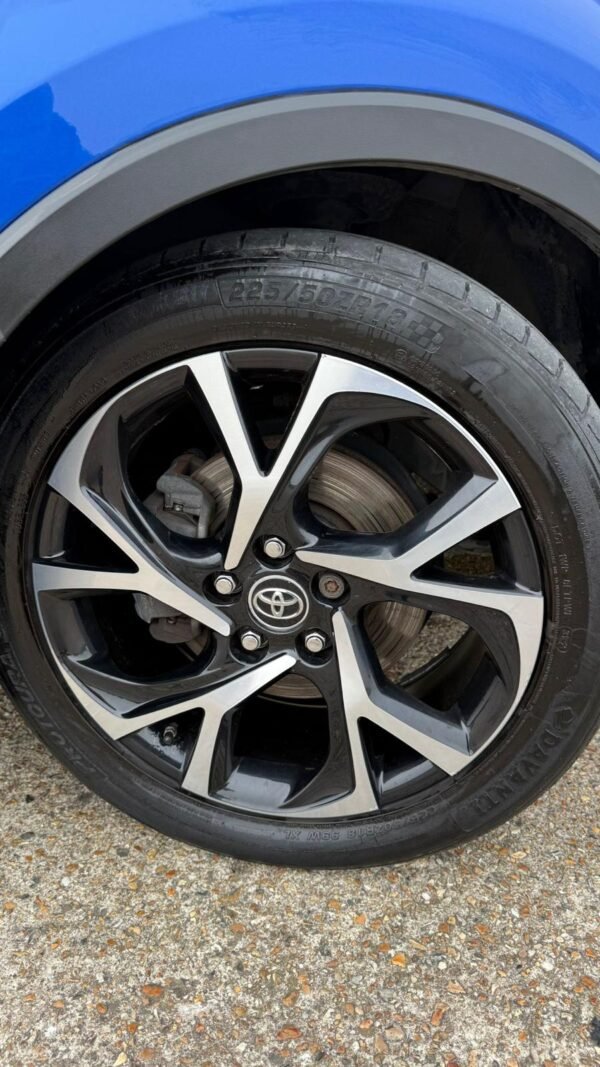Toyota C-HR 1.8 VVT-h Dynamic CVT Euro 6 (s/s) 5dr - Image 35