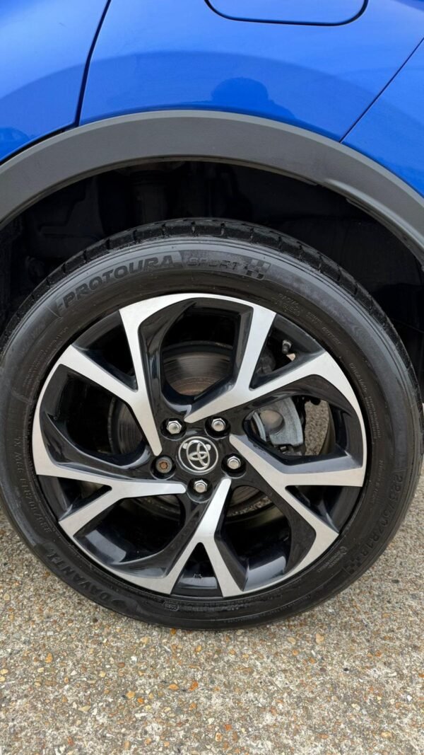 Toyota C-HR 1.8 VVT-h Dynamic CVT Euro 6 (s/s) 5dr - Image 31