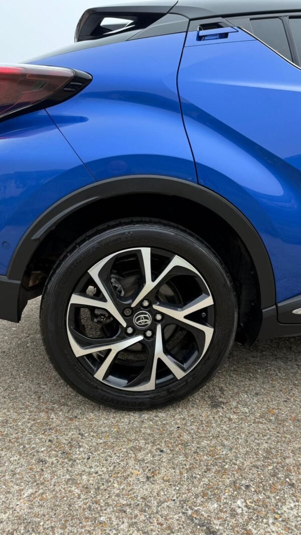 Toyota C-HR 1.8 VVT-h Dynamic CVT Euro 6 (s/s) 5dr - Image 27